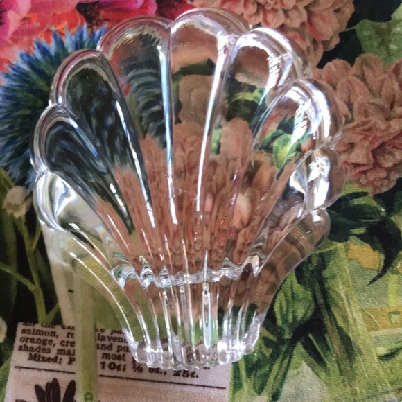 Chrystal Shell Trinket Dishes Set of 2 - Picture 5 of 6